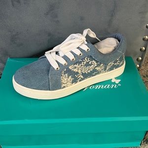 Pioneer women sneakers